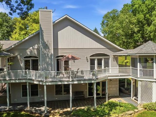 House for sale in Apple River, Illinois