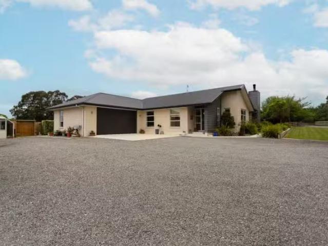 House for sale in Otakou