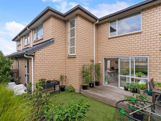 Townhouse for sale in Mount Wellington