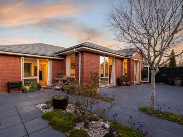 House for sale in Chaslands, Canterbury