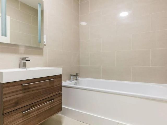 Apartment for rent in Holywood