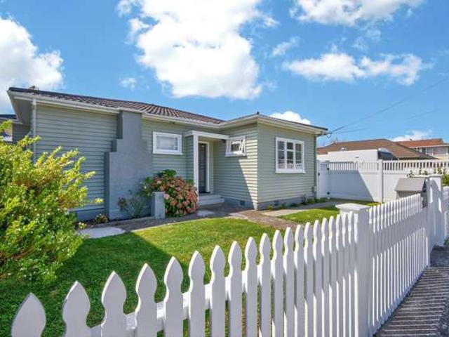House for sale in Days Bay, Wellington