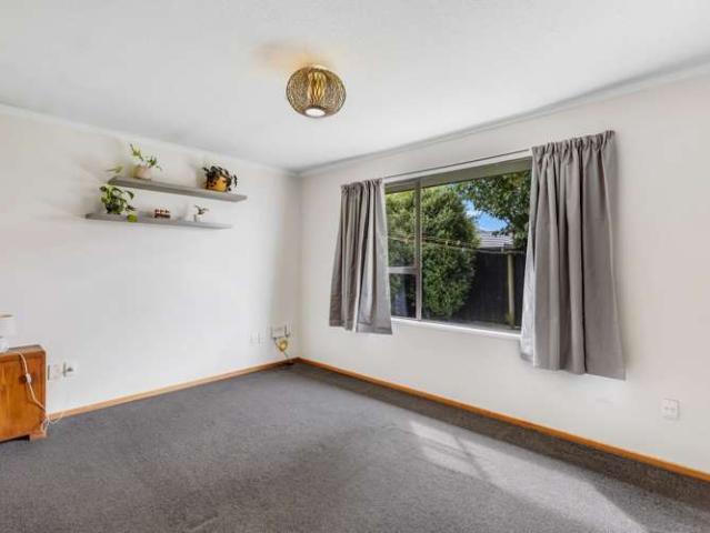 House for sale in Chaslands, Canterbury