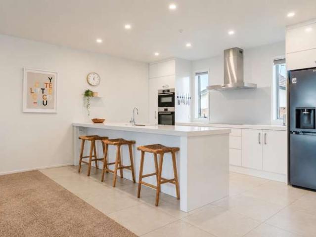 Townhouse for sale in Hamilton Central, Hamilton City