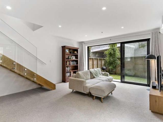 Townhouse for sale in Days Bay, Lower Hutt