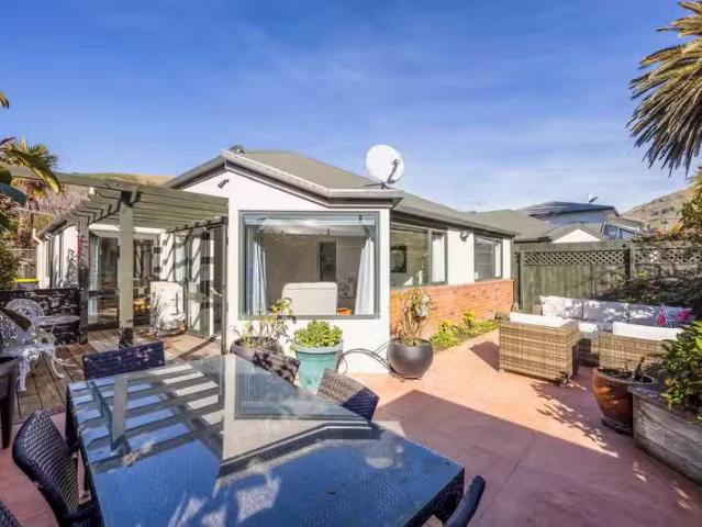 House for sale in Chaslands, Canterbury