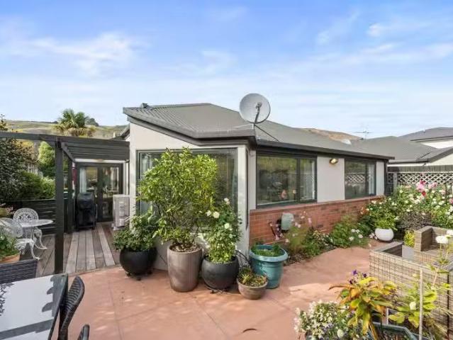 House for sale in Chaslands, Canterbury