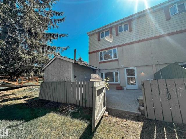Townhouse for sale in West edmonton, Wedgewood