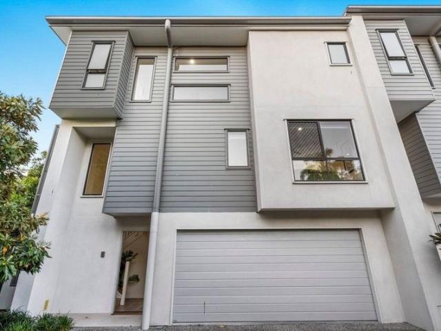 Townhouse for sale in Toombul, Queensland