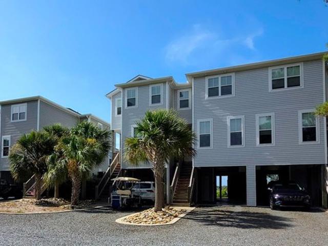 Townhouse for sale in Oak Island, North Carolina