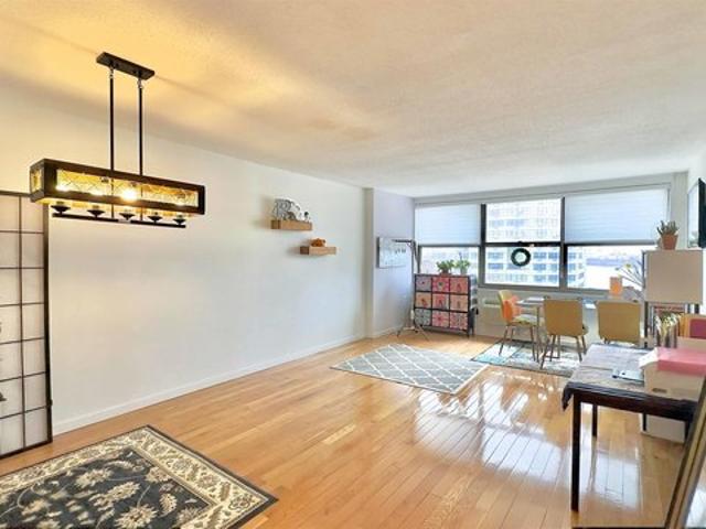 Condo for sale in Hudson, New Jersey