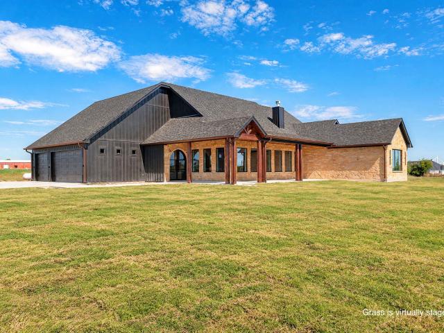 House for sale in Crawford, McLennan County