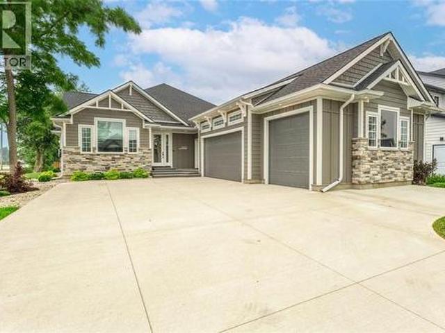 House for sale in Plympton–wyoming, Ontario
