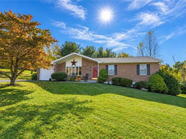 House for sale in Newhard, Slatington
