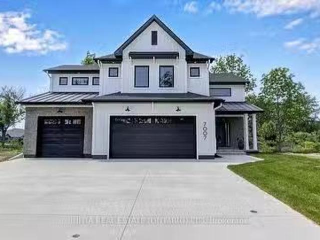 House for sale in Plympton–wyoming, Ontario