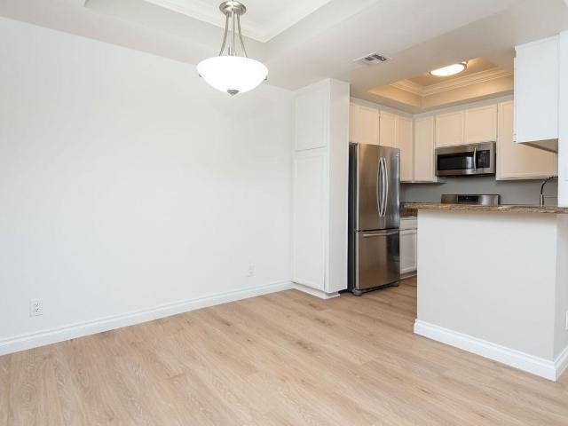 Apartment for rent in Canoga Park, California