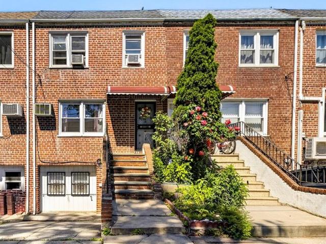 House for sale in Queens, Arverne