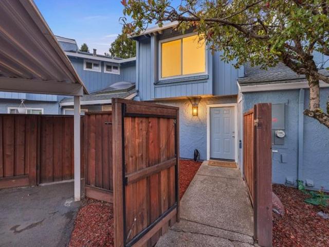 Townhouse for sale in Rohnert Park, California