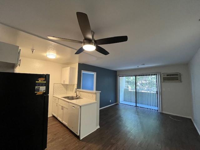Apartment for rent in Canoga Park, California