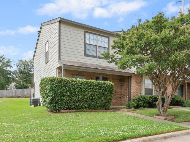 Townhouse for sale in Denton, Texas