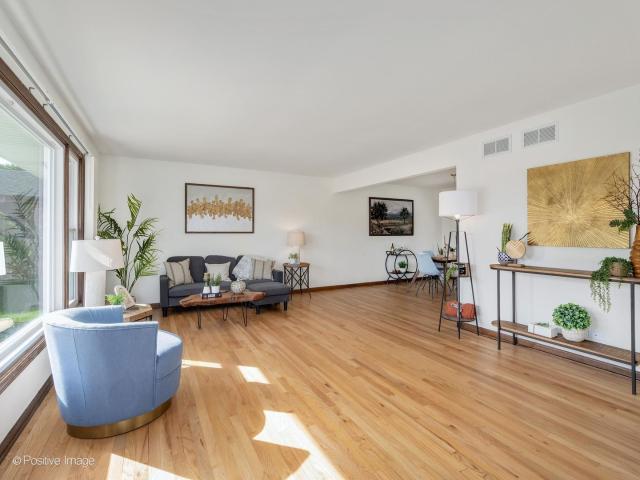 House for sale in Farmingdale, Darien