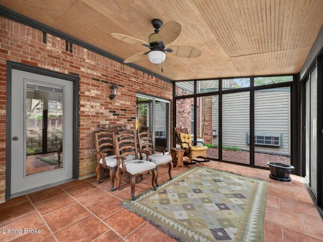Townhouse for sale in Prospect, Kentucky