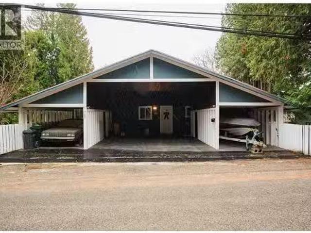 House for sale in Castlegar, British Columbia