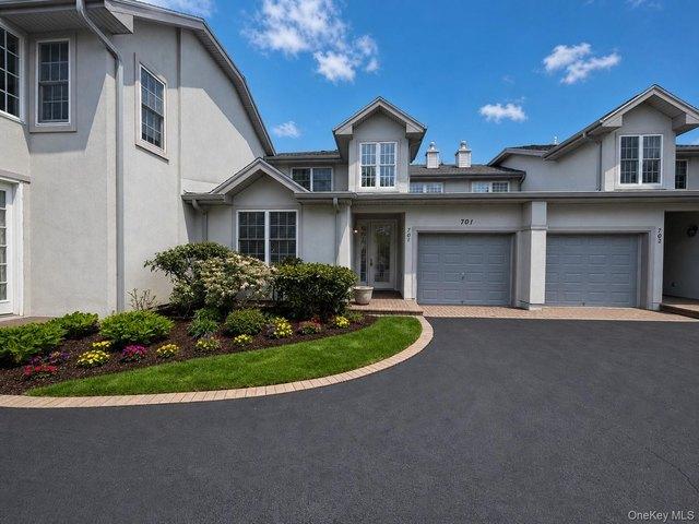 Condo for sale in Huntington, New York