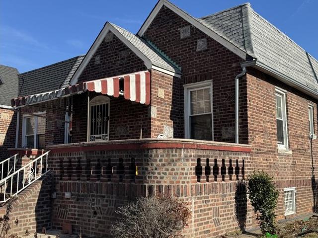 Townhouse for sale in Arverne, New York