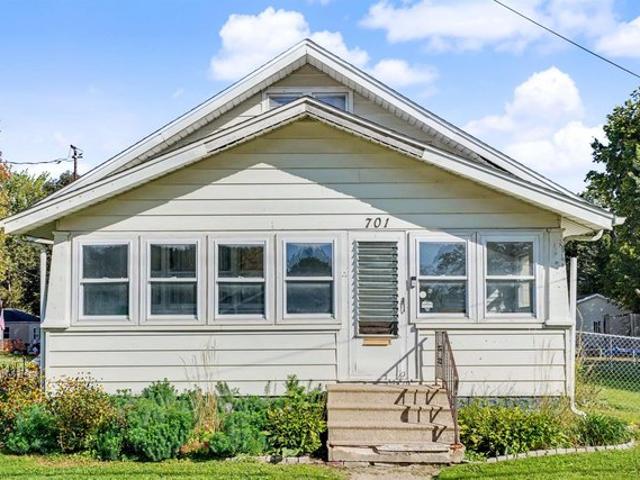 House for sale in Waterloo, Black Hawk County
