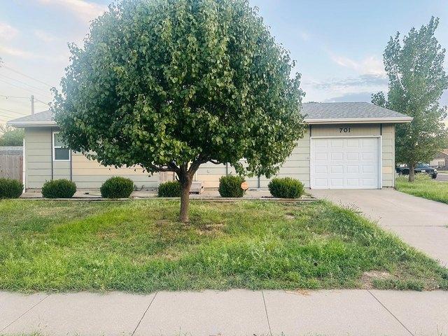 House for sale in Holcomb, Finney County