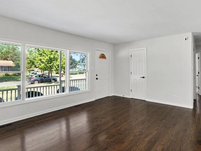 House for sale in Elk Grove Village, Illinois