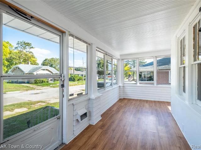 House for sale in Flint, Genesee County