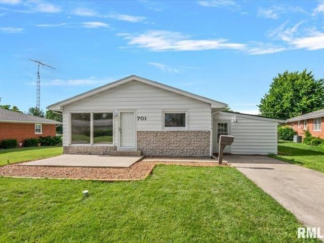 House for sale in Taylorville, Illinois