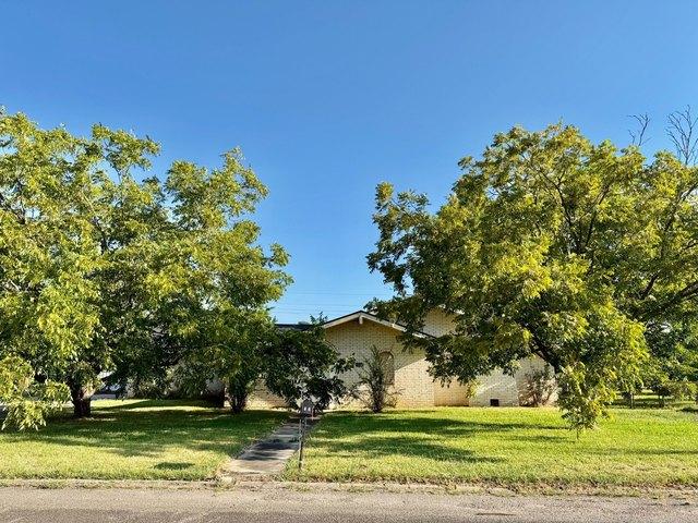 House for sale in Clarksville, Texas