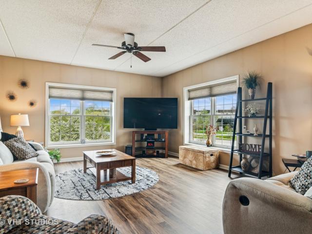 Condo for sale in Arlington Heights