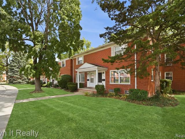 House for sale in Town & Country Condominiums, Dearborn Heights