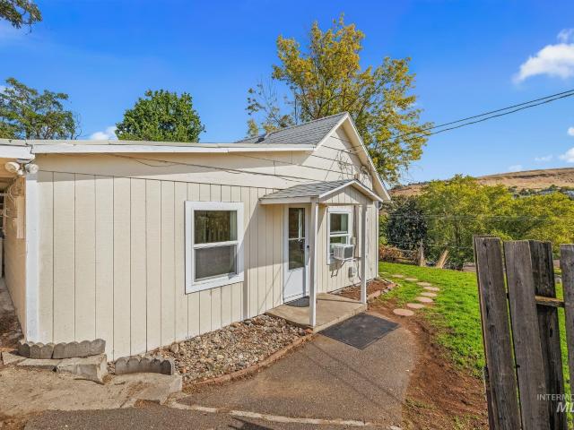 House for sale in Vineland, Clarkston