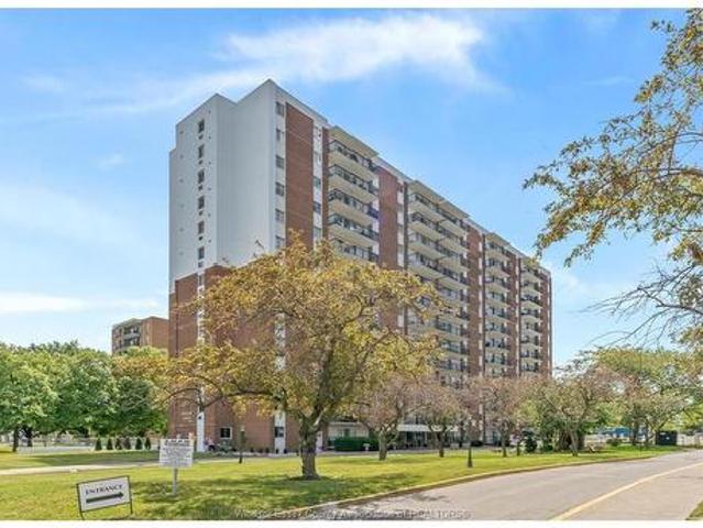 Condo for sale in Riverside, Windsor