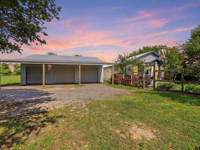House for sale in Henderson, Texas