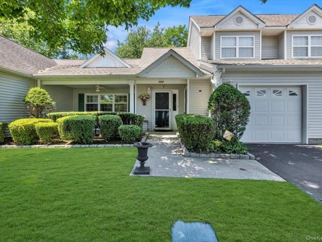 Condo for sale in Riverhead, New York