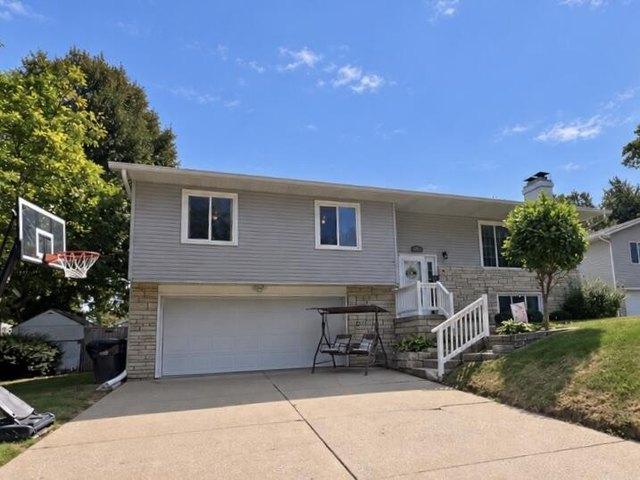 House for sale in Sunrise View, Muscatine