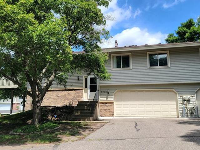 Townhouse for sale in Chanhassen, Minnesota