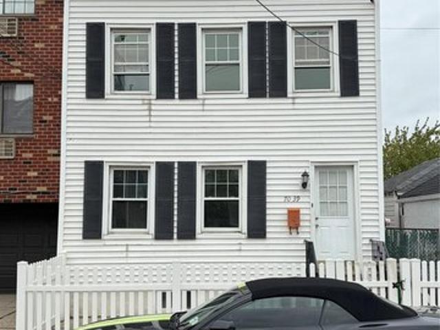 House for sale in Queens, Arverne