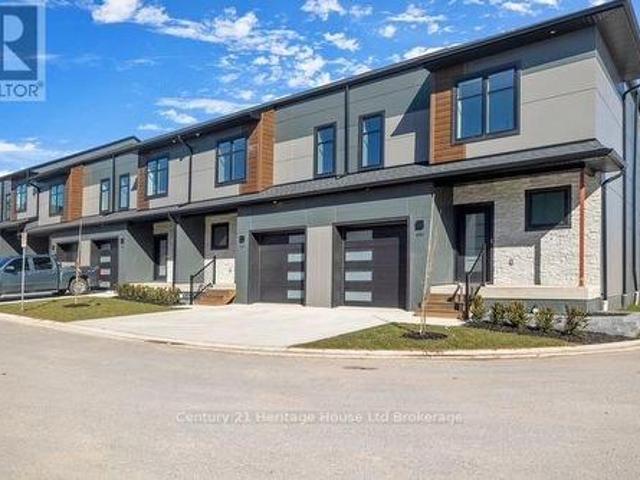 Townhouse for sale in Tillsonburg, Ontario