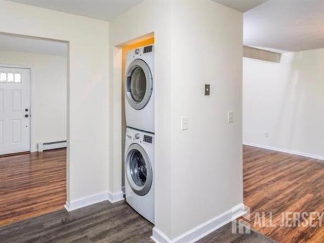 Condo for sale in Woodbridge, Woodbridge Township