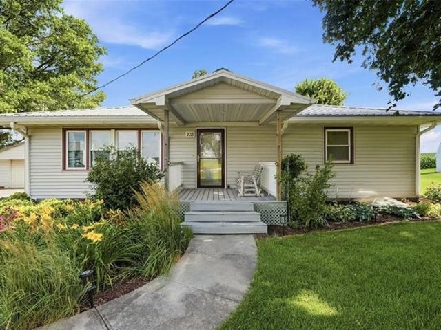House for sale in Williamsburg, Iowa County