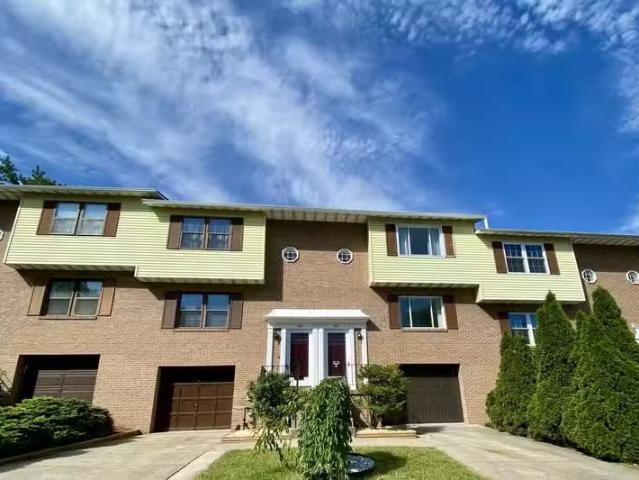 Condo for rent in Altoona