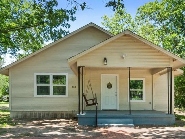 House for sale in Navarro, Texas