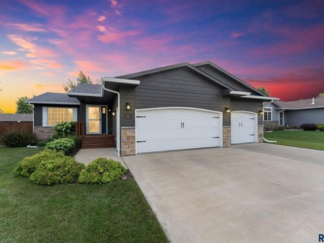 House for sale in Harrisburg, South Dakota